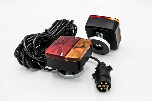 Lampa zespolona na magnesie